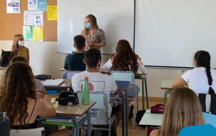 Visita antigua alumna